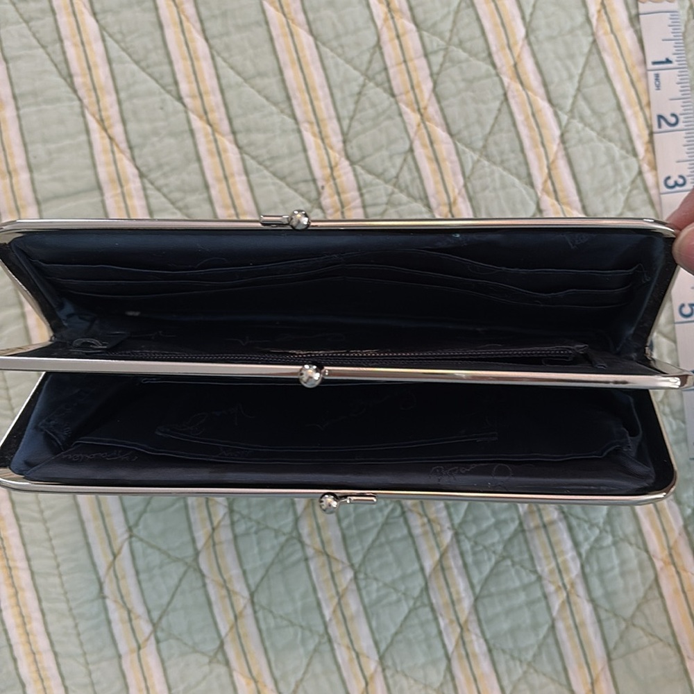 Vera Bradley 2 compartment wallet. Navy blue and green floral pattern - Picture 3 of 6